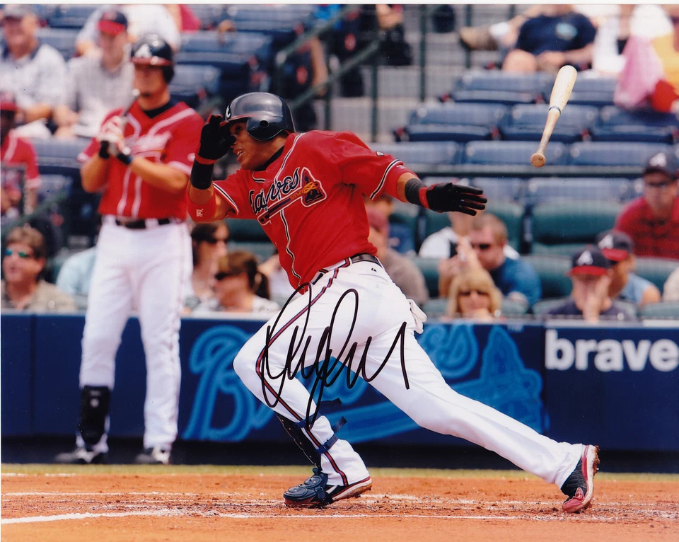 YUNEL ESCOBAR ATLANTA BRAVES ACCIÓN FIRMADO 8x10 Foto 1 de 1
