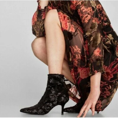 NUEVO CON ETIQUETAS Zara Mujer Negro Pasarela Lentejuelas Terciopelo Tobillo Stiletto/Tacón Gatito Botas 38/8 Foto 1 de 4