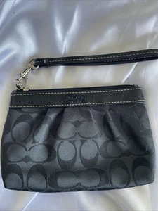 Coach Jacquard Fabric Black Signature C Clutch Wristlet Purse New 🌺🌸 - Picture 1 of 13