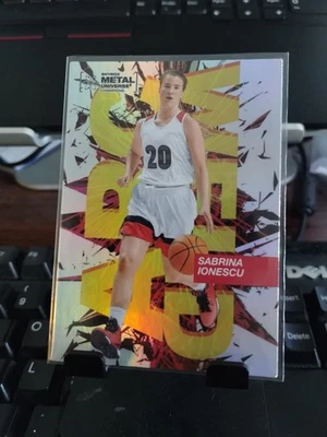 Skybox Metal Universe Champions 2021 - Arc Weld Sabrina Ionescu #AW-4 Foto 1 de 3