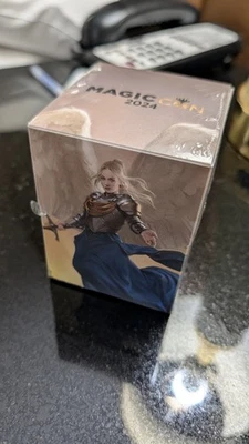 MagicCon Las Vegas 2024 Ultra Pro Deck Box + Mangas Angel Anna Christensen Magic The Gathering Foto 1 de 4