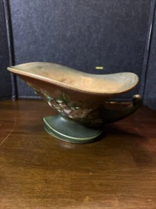 Vaso Cornucopia Roseville Pottery anni 40 bianco rosa su verde con fiore Ikebana - Foto 1 di 10