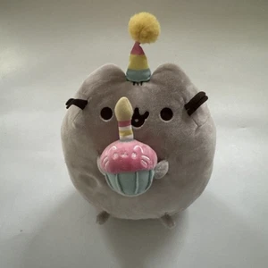 Gund Pusheen Snackables Katze mit Geburtstagstorte Cupcake Party Hut Plüsch 10 Zoll - Bild 1 von 8