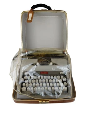 Máquina de escribir Royal Futura 800 con estuche de cuero años 60 funciona muy bien limpia Foto 1 de 4