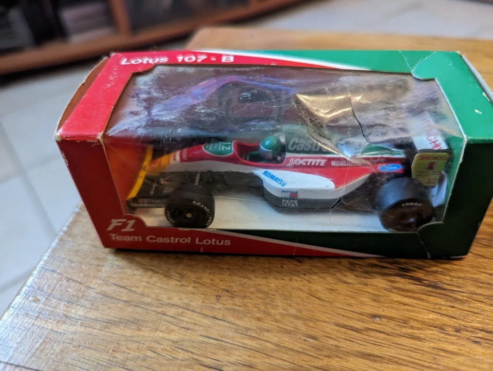 F1 lotus castrol  107.B corgi toys 1/43 avec boite - Photo 1/1