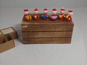 VINTAGE Christmas PETITE santa band BOXED SET Of 6 Hand Painted Wooden figures - Picture 1 of 11