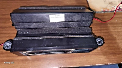 JUEGO DE ALTAVOCES HITACHI VIT411-10W8OHMS-04L & 04R\ROH USADOS EN MODELO L40C205 Foto 1 de 2