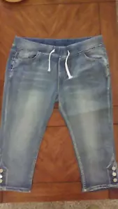 New Denim Jeans Capris Pull On Style Pockets Button Bottom Detail 2XL-Runs Small - Picture 1 of 4