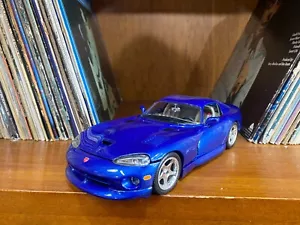 Modellino auto viper dodge scala 1/18 burago - Foto 1 di 6