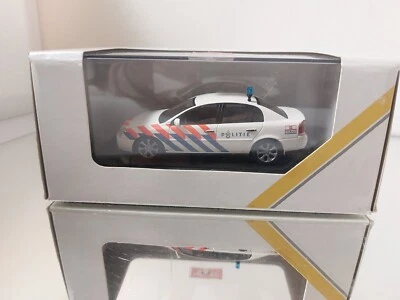 Schuco Opel Vectra Police Dutch Police Dealer Edition 1:43 nella scatola - Immagine 1 di 4