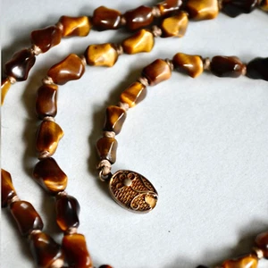 *Vintage Tigers Eye Bead Knotted Necklace Decorative Silver Clasp 53 cm long - Picture 1 of 6