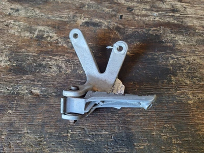 Yamaha FZR 1000 Exup - Reposapiés trasero izquierdo lateral y soporte de montaje Foto 1 de 4