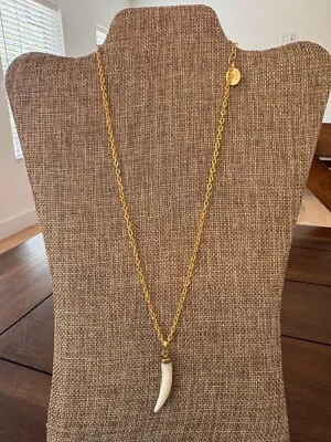 Collar colgante de cuerno blanco tono dorado cadena cable joyería Susan Shaw para mujer Foto 1 de 4