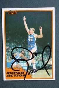 Tarjeta de baloncesto Topps del Salón de la Fama de los Denver Nuggets Dan Issel autografiada 1981-82- - Imagen 1 de 1