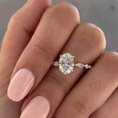 Anillo solitario de diamantes cultivados en laboratorio con certificación IGI de corte ovalado de 1,25 quilates de oro amarillo de 14 k Foto 1 de 4