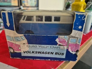 WELLY 1963 Volkswagen Microbus T1 Bus Red White 22095W Build Kit VW - Picture 1 of 4