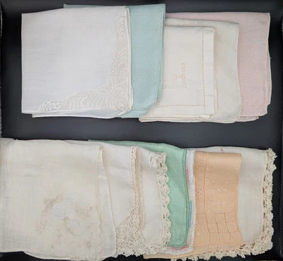 Lote De 11 Pañuelos Bordados Vintage Años 40/50 Pasteles Y Blanco Foto 1 de 4