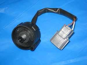 Land Rover Defender TD5 Water Sensor on Fuel Filter FREE Workshop Manual on CD - Picture 1 of 1