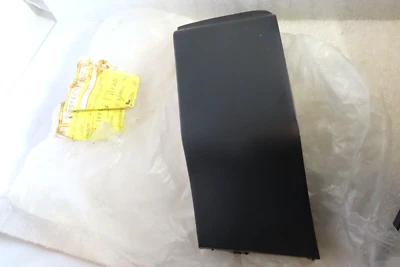 OEM NOS GM 1985 - 1990 Oldsmobile Delta 98, LT  front bumper filler molding trim Foto 1 de 4