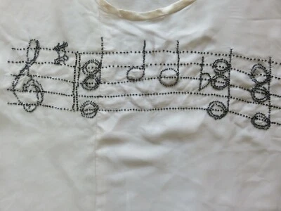 Notas musicales sin mangas hechas a mano blancas con cuentas de seda únicas S Foto 1 de 4