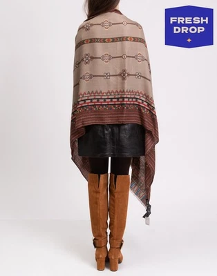 Bufanda rectangular de cachemir y seda ETRO con flecos hecha en Italia PVP € 365 Foto 1 de 4