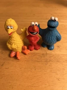 2009 Sesame Street Workshop BIG BIRD COOKIE MONSTER ELMO plastica 3" - Foto 1 di 3
