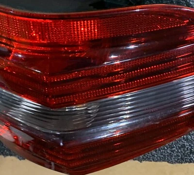 06 07 08 Mercedes ML320.Luz trasera del conductor W164 lente tintada de humo OEM de fábrica Foto 1 de 2