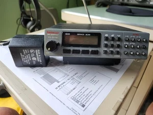 Uniden Bearcat BC 950XLT Scanner with Antenna & Charger - Photo 1/4