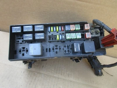 03 04 05 Chrysler PT Cruiser caixa de fusíveis de motor relé painel bloco de junção - Imagem 1 de 4
