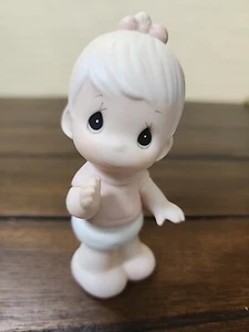 1983 Precious Moments Figurine Baby Girl E2852/B - Picture 1 of 6