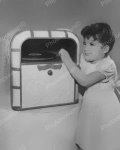 Lindstrom Toy Jukebox 1948 Vintage 8x10 Reprint Of Old Photo - Picture 1 of 1
