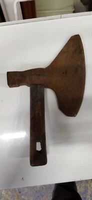 Outil ancien hache doloire droitier   marquage L.N.  art populaire - Photo 1/4