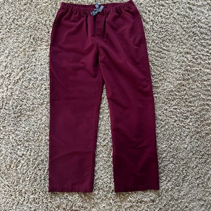 FIGS Women's Pisco Scrubs Pants Burgundy Size Medium Short Technical Collection - Picture 1 of 6