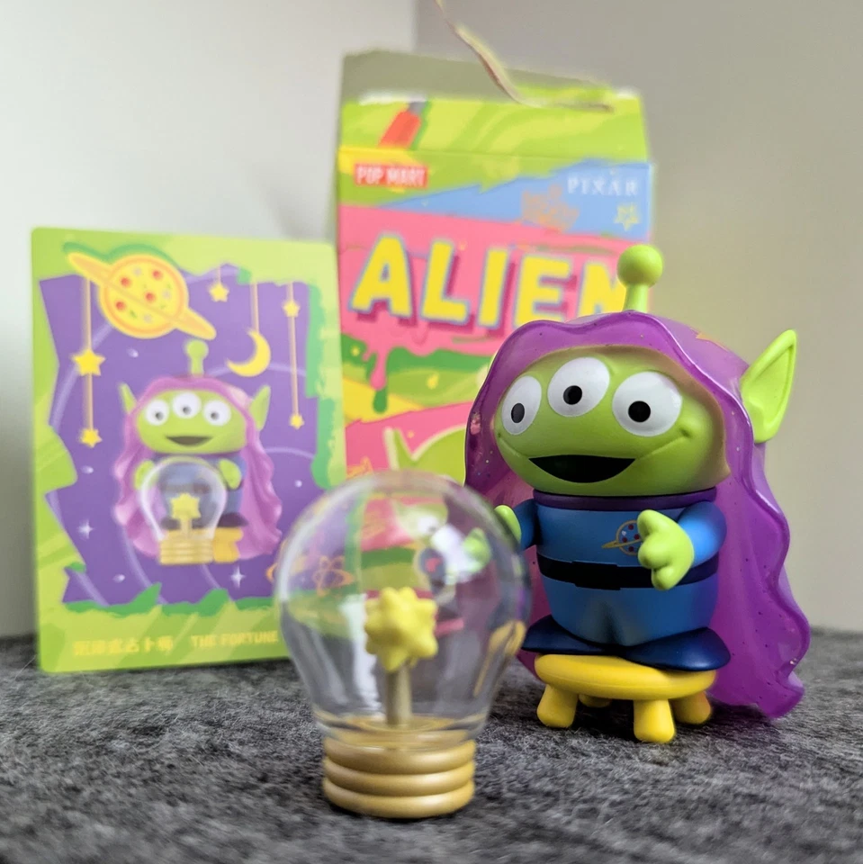 The Fortune Teller - Alien Immersive Experience Mini Figure Pixar - POP MART - Image 1 of 1