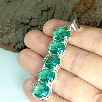 Colgante de piedras preciosas de plata de ley 925 hecho a mano de apatita verde Foto 1 de 4