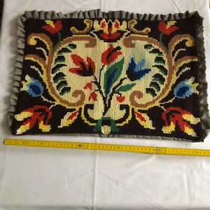 Kissenbezug aus DDR-Zeiten, Blumenmotiv auf schwazem Untergrund, ca. 50 x 40 cm - Bild 1 von 2