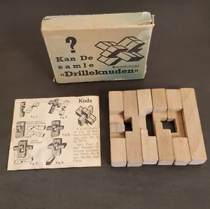 Wooden Teasing Devil's Knot Puzzle Drilleknuden Kan de Samle Toy Vintage - Picture 1 of 12
