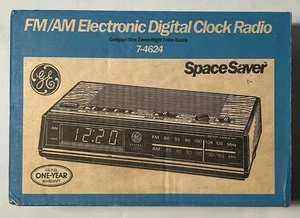 Radio reloj digital electrónico vintage GE 7-4624 Space Saver FM/AM NUEVO EN CAJA SELLADO - Imagen 1 de 8
