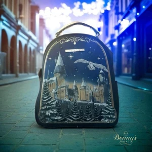 Harry Potter Snowy Hogwarts Scene Light-Up Mini Rucksack - Bild 1 von 7