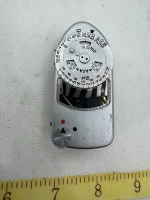 Medidor de luz telémetro de selenio Leica Leitz MC. No estoy seguro si funciona. Foto 1 de 4