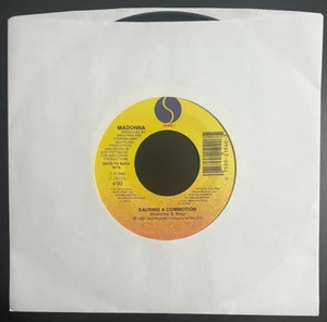 USED MADONNA - CAUSING A COMMOTION - 45 Sire 7-21940 (1987) (7" Single) - Picture 1 of 3