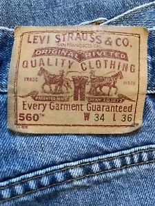 Jeans uomo Levi’s 560 larghi gamba affusolata 34x36 misure 32x28 orlato lavaggio med - Foto 1 di 11