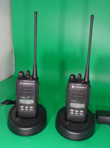 2 X Motorola HT1250 UHF 403-470 MHZ 4W 128CH Radia dwukierunkowe AAH25RDF9AA5AN - Zdjęcie 1 z 7