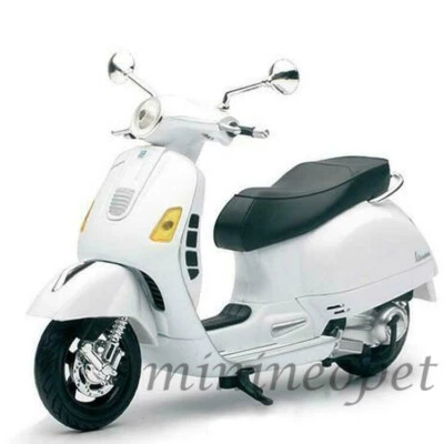 NEW RAY 57243B VESPA GT 300 1/12 VINTAGE SCOOTER MOTORCYCLE WHITE 57243 - Image 1 of 2