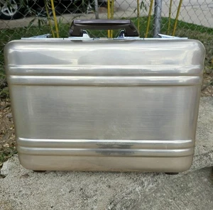 Vintage Zero Halliburton Aluminum Briefcase Attache Case Silver 1970s Office  - Picture 1 of 8