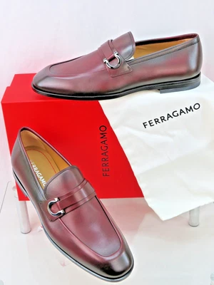 Mocassim FERRAGAMO COURO BORGONHA FLORIO GANCINI BIT LOGOTIPO 12 EE EUA 13 - Imagem 1 de 4