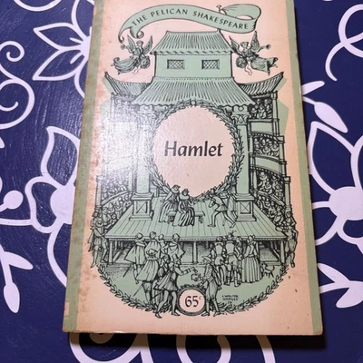 Hamlet (The Pelican Shakespeare) [Paperback] [Jan 01, 1968] Willard Farnham - Image 1 of 4