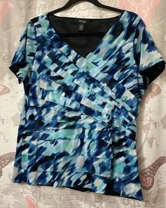 Camisa STYLE & CO Mujer Talla 1X Manga Corta con Volantes Forrada en Niveles Nylon Cuello en V - Imagen 1 de 10