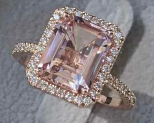 Anillo de compromiso con halo de morganita creado en laboratorio corte esmeralda de 3 quilates enchapado en oro rosa de 14 quilates - Imagen 1 de 7
