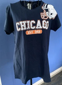 Chicago Bears Gildan Ladies Football Helmet T-Shirt Chicago Bears 1919 Medium - Picture 1 of 7